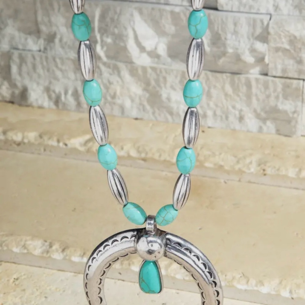 Statement Turquoise and Silver Women's Pendant Necklace NWT - Picture 3 of 5